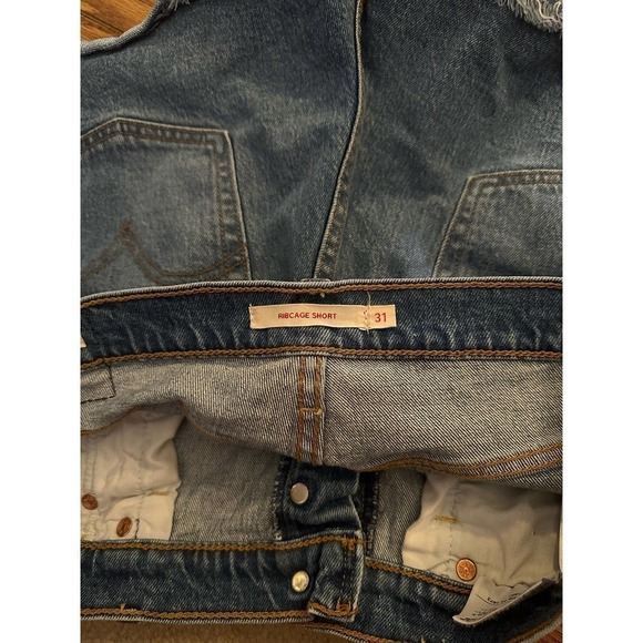 Levi's Ribcage Short premium denim women’s size 31 - Picture 9 of 11